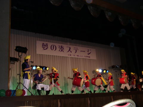 黄柳野高校、太鼓演奏写真