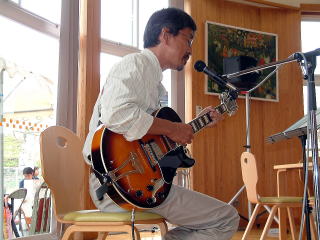 井上としなりさん